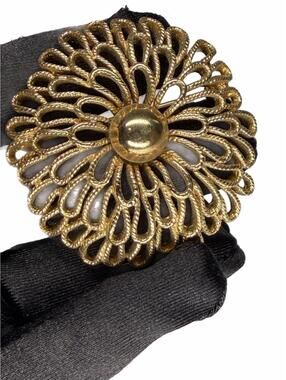 Vintage Gold Tone Trifari Filigree Floral Brooch Pin